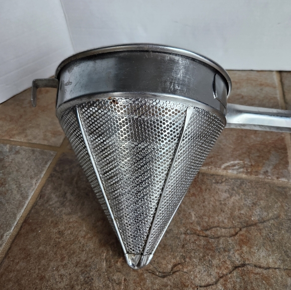 Vintage Adcraft Aluminum Cone Strainer - Picture 3 of 16
